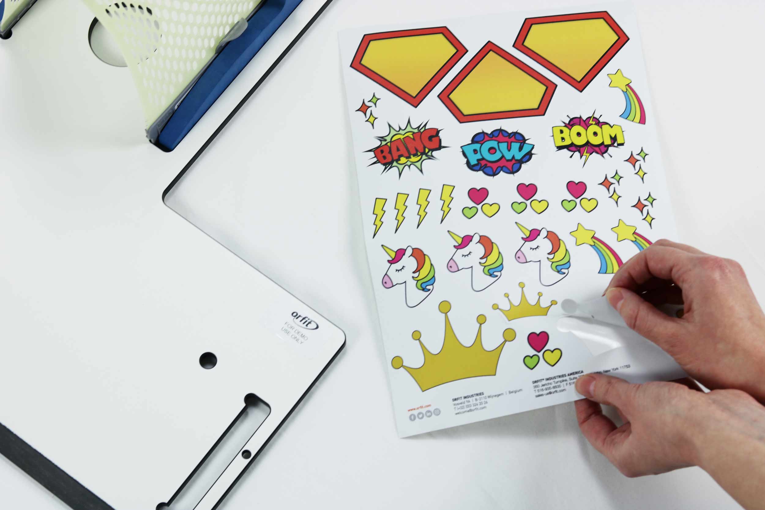 Pulling a crown sticker of a sticker sheet for the decoration of thermoplastic masks